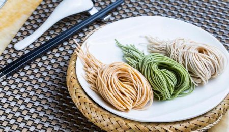 從“瀕臨倒閉”到“日銷千碗”，一臺機器如何拯救一家社區面館？