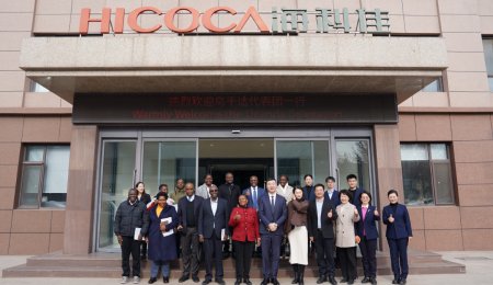 烏干達駐華大使奧利弗·沃內卡一行到訪?？萍眩苍捴袨跏称费b備合作新篇章